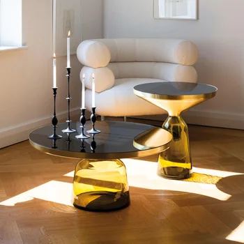 Skandinavijos apvalus kavos staliukas šviesos derinys prabangos bell sofos pusėje stalo skaidraus stiklo smulkūs namų apyvokos kampe lentelė